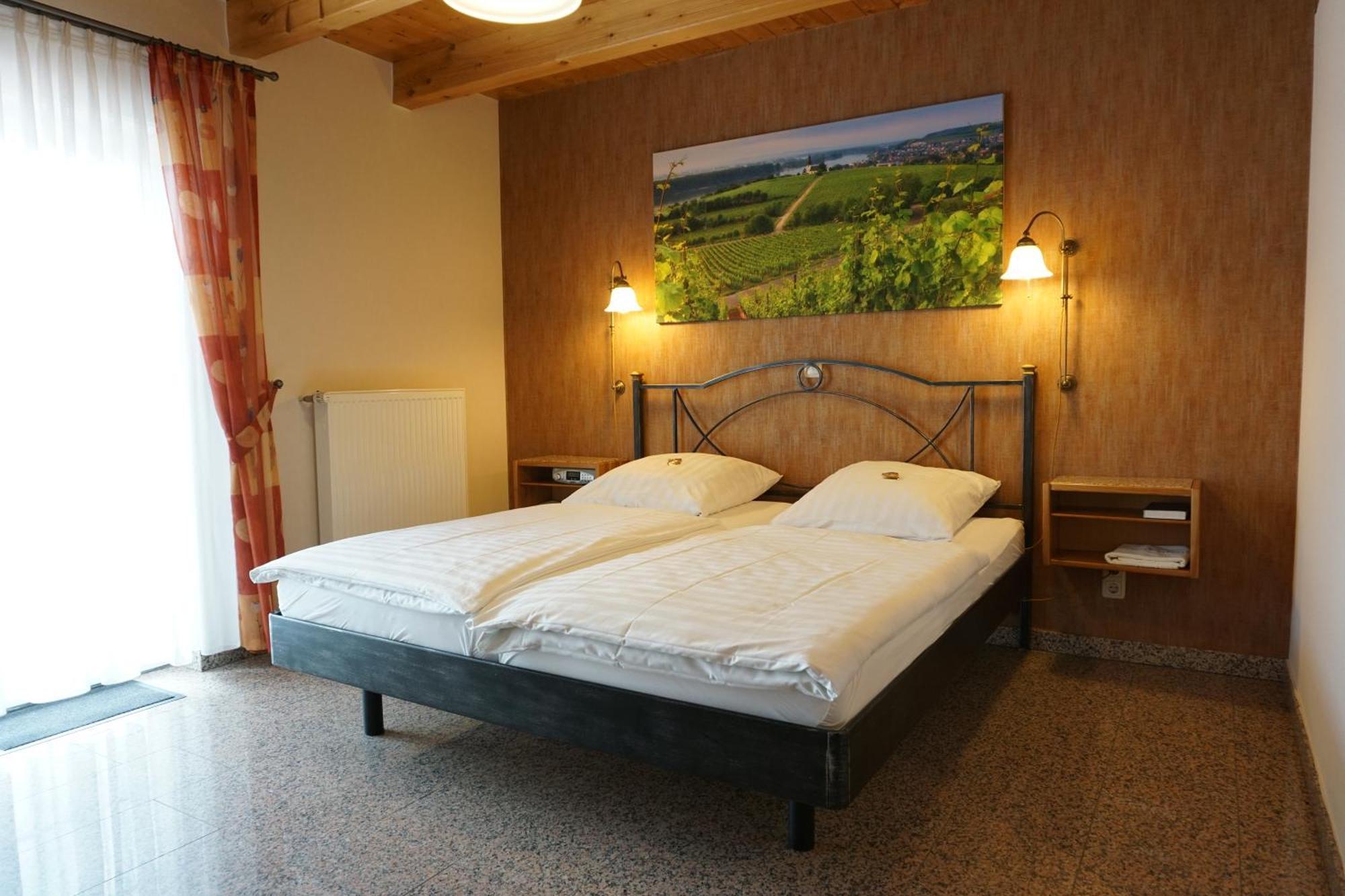 Weingut & Gaestehaus Julianenhof Nierstein Exteriör bild