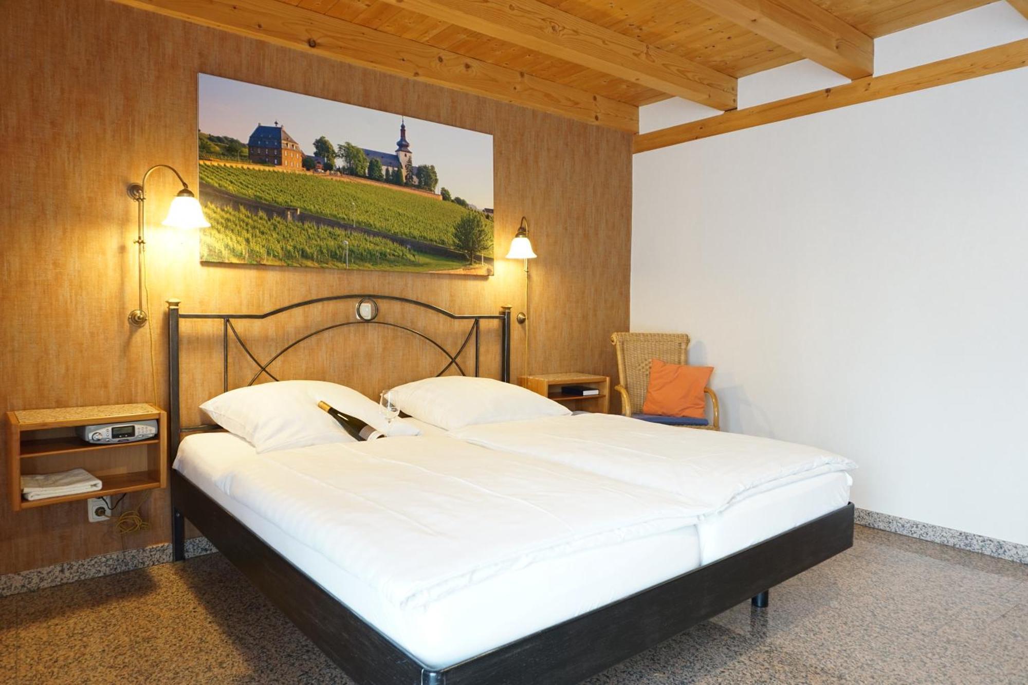 Weingut & Gaestehaus Julianenhof Nierstein Exteriör bild
